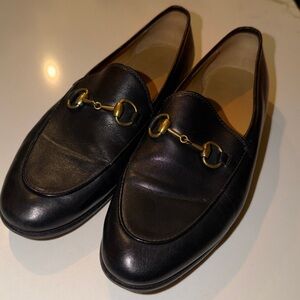 Women's Gucci Jordaan Loafer
Elegant flat loafer with 0.5 heel in size 36.5